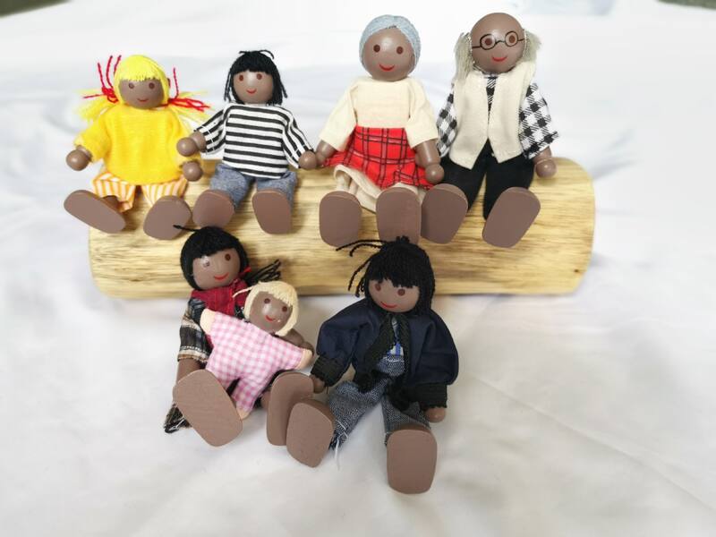 Wooden dolls dark 7pcs