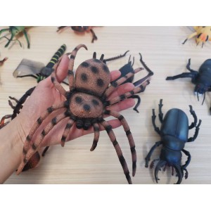 Giant bugs Pk12